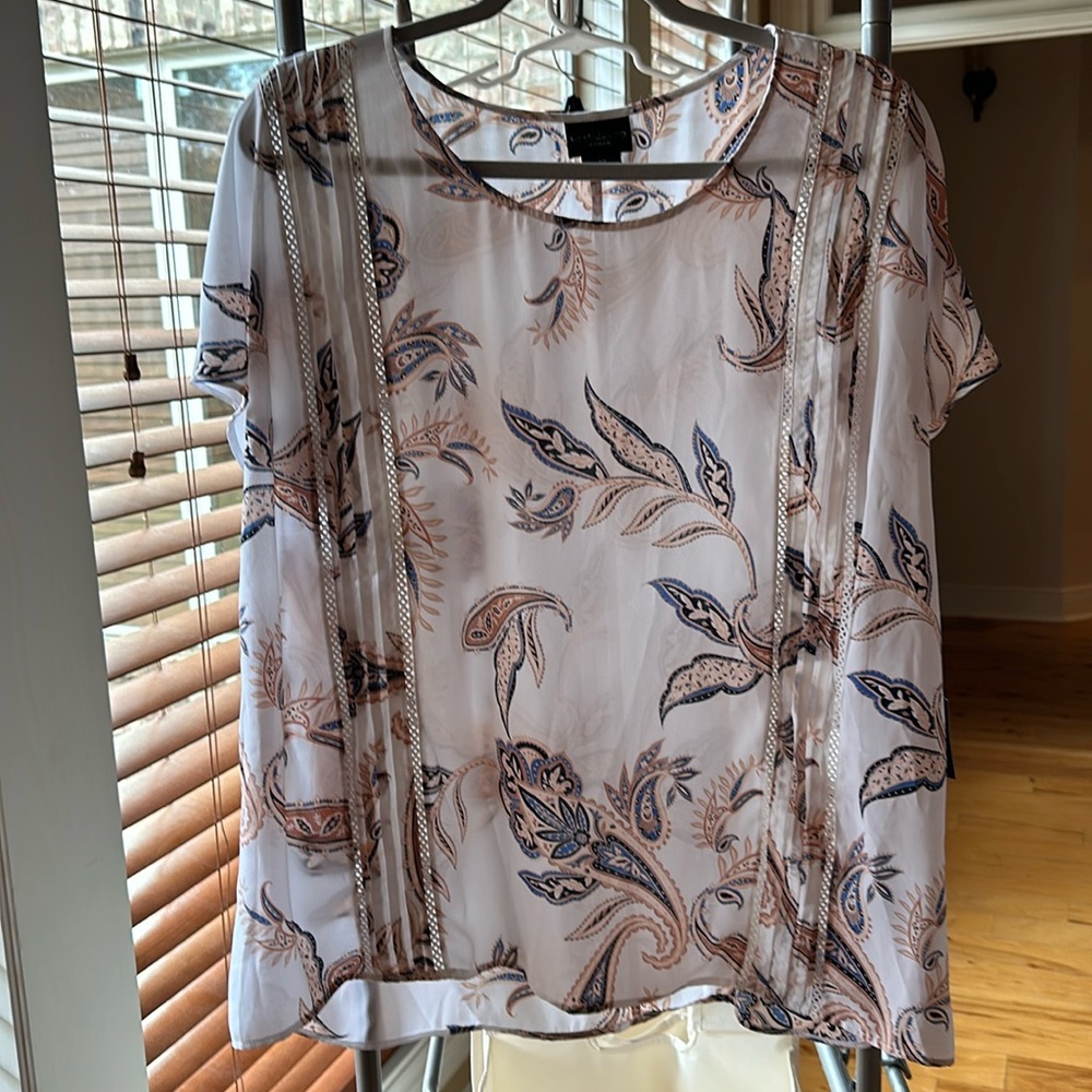 NWT Liz Claiborne size 0X blouse with paisley print and crocheted accents